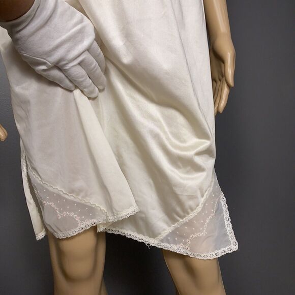 Vintage Vanity Fair Small L Half Slip Off White Cream Rose Embroidery Sheer Slit - Picture 5 of 7
